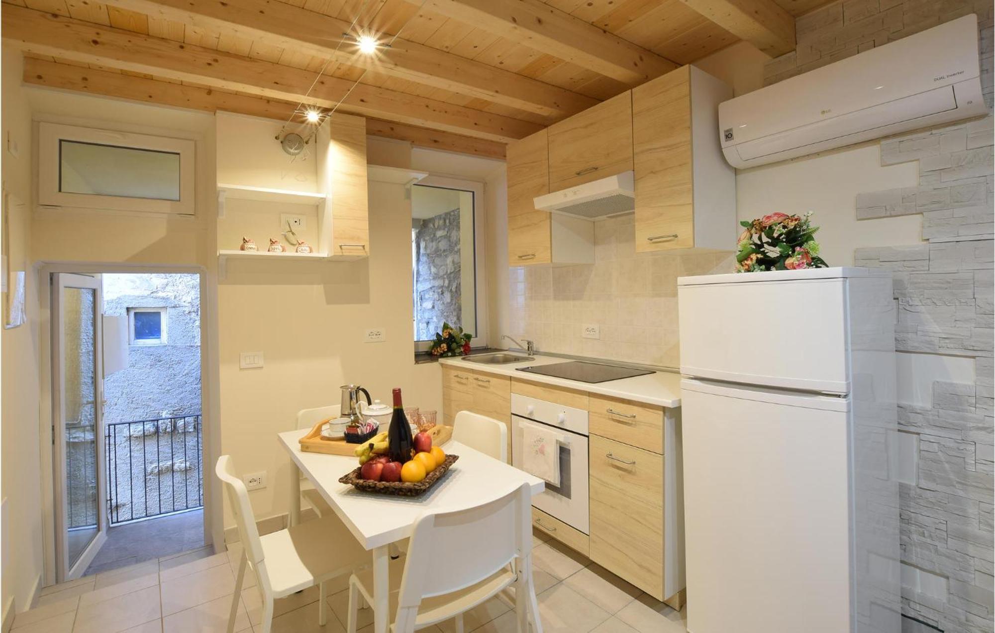 Stunning Apartment In Monte Isola With Kitchen Extérieur photo